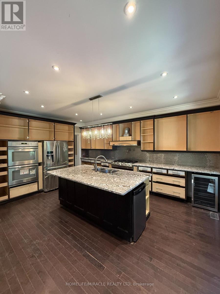 Photo 10 of 16 Ravenscrest Drive, Toronto ON