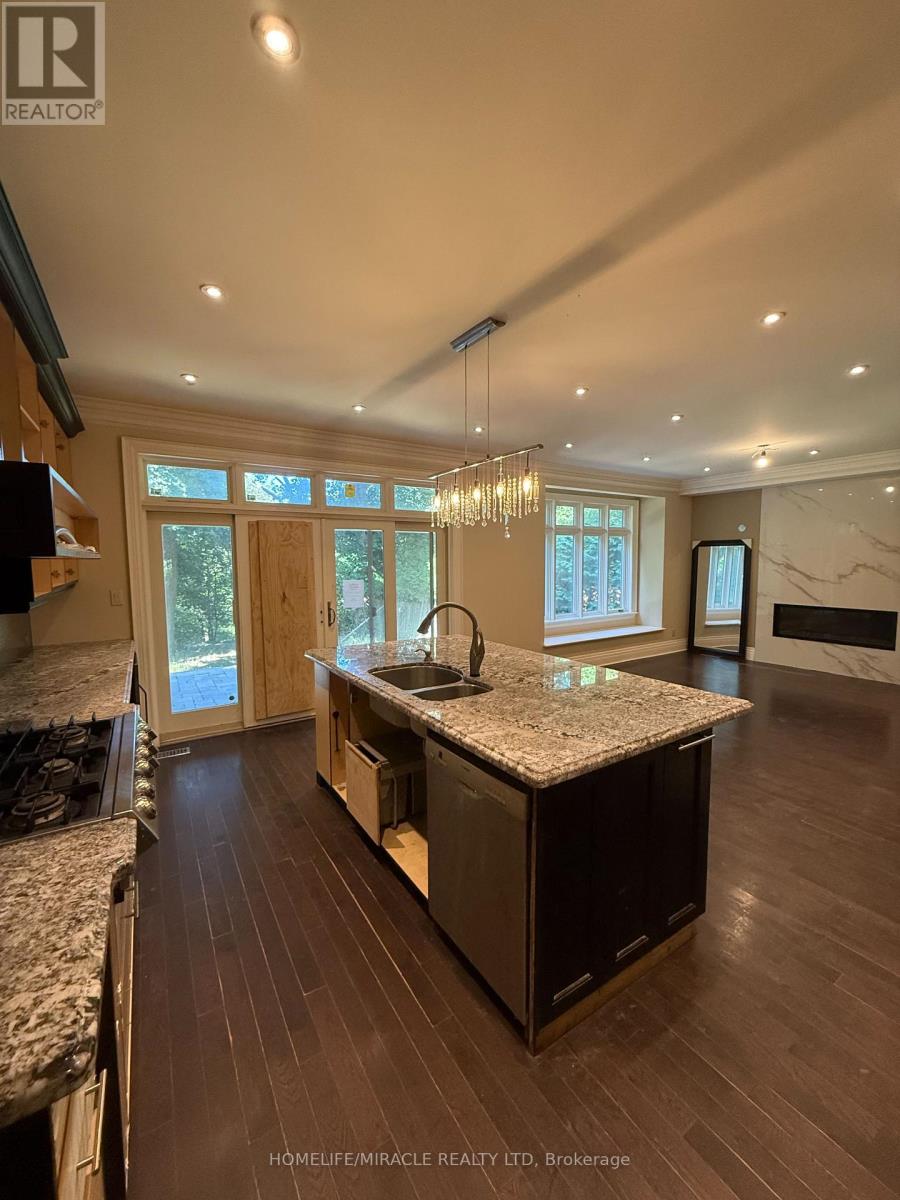 Photo 11 of 16 Ravenscrest Drive, Toronto ON