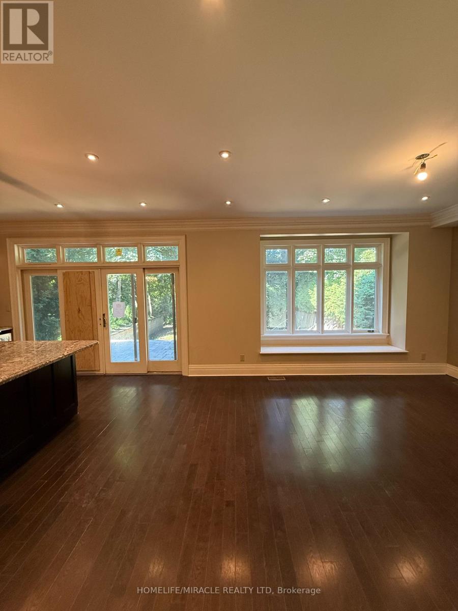 Photo 12 of 16 Ravenscrest Drive, Toronto ON