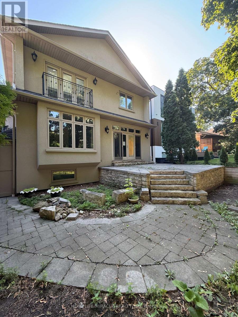 Photo 31 of 16 Ravenscrest Drive, Toronto ON