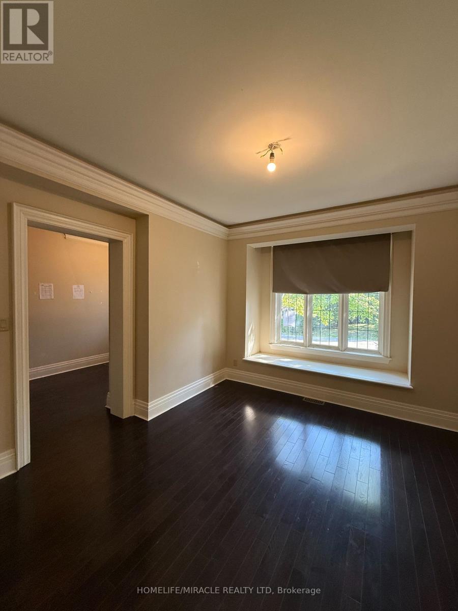 Photo 6 of 16 Ravenscrest Drive, Toronto ON