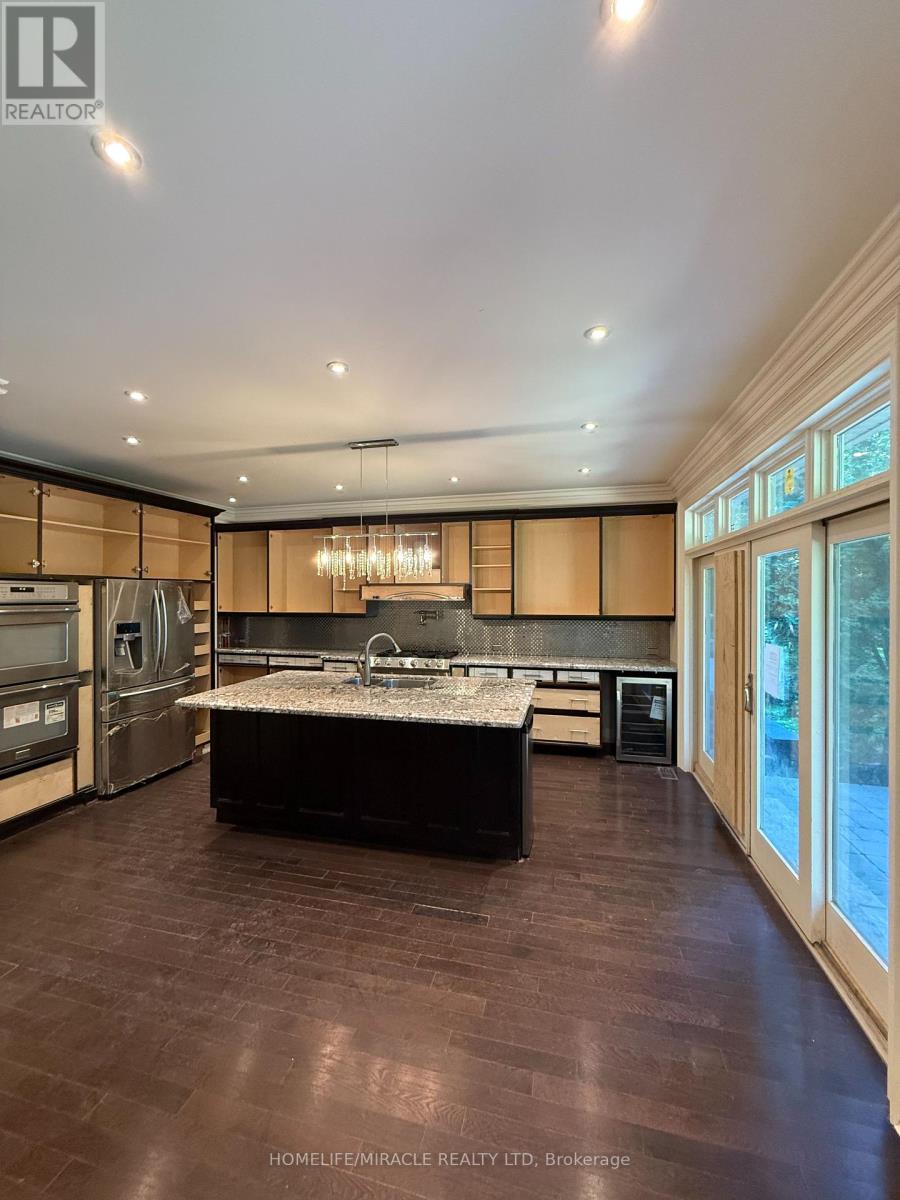 Photo 9 of 16 Ravenscrest Drive, Toronto ON