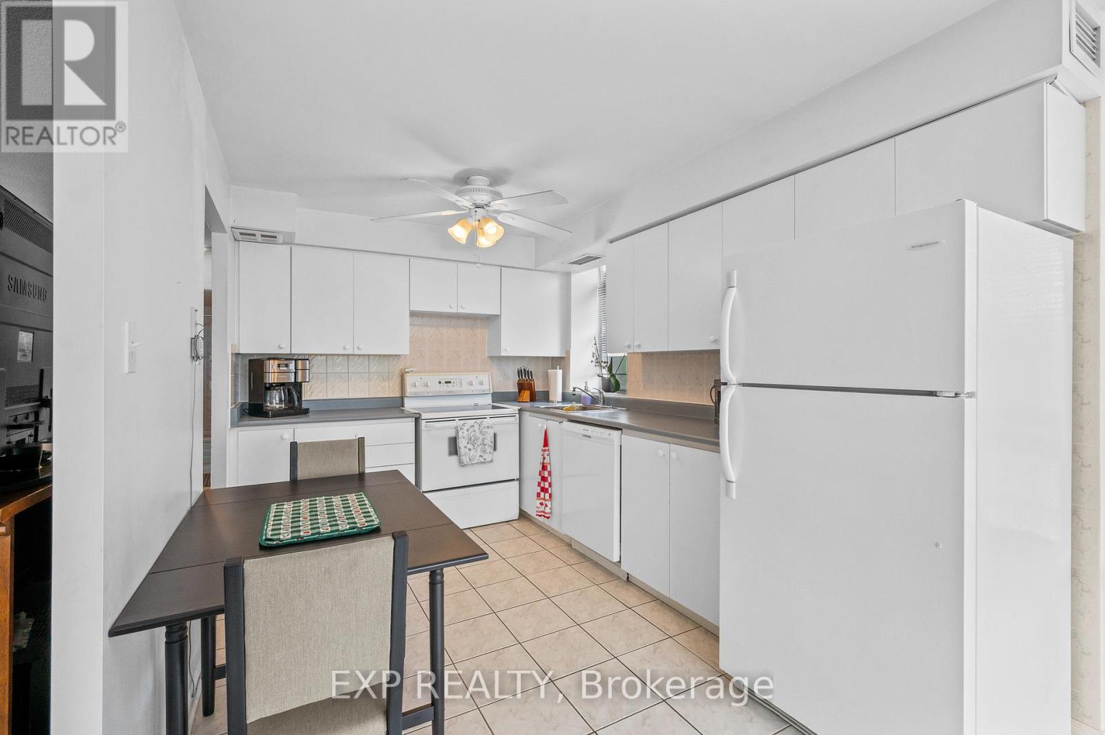 Photo 4 of 307 2470 Eglinton Avenue W, Toronto ON
