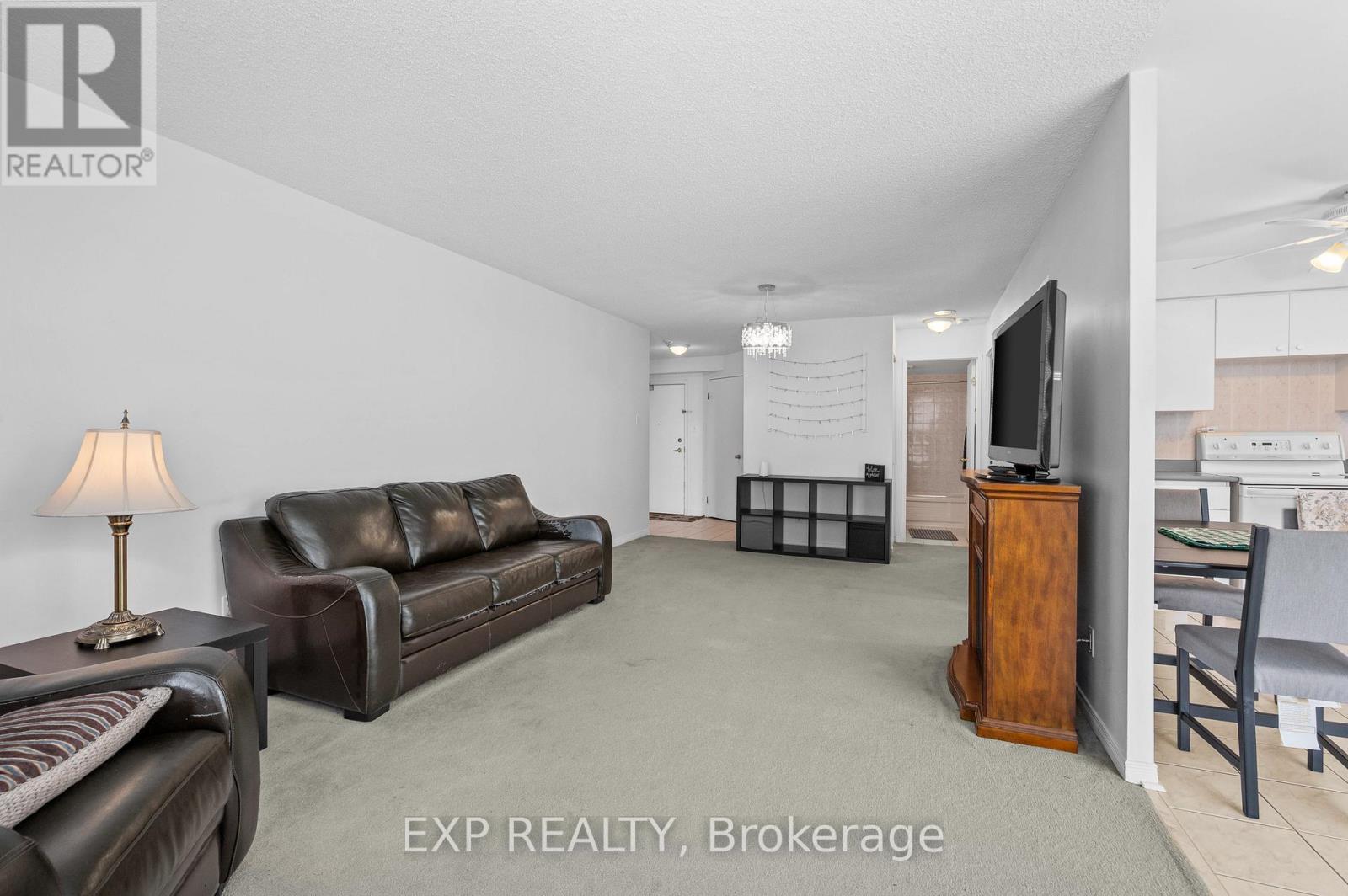 Photo 8 of 307 2470 Eglinton Avenue W, Toronto ON