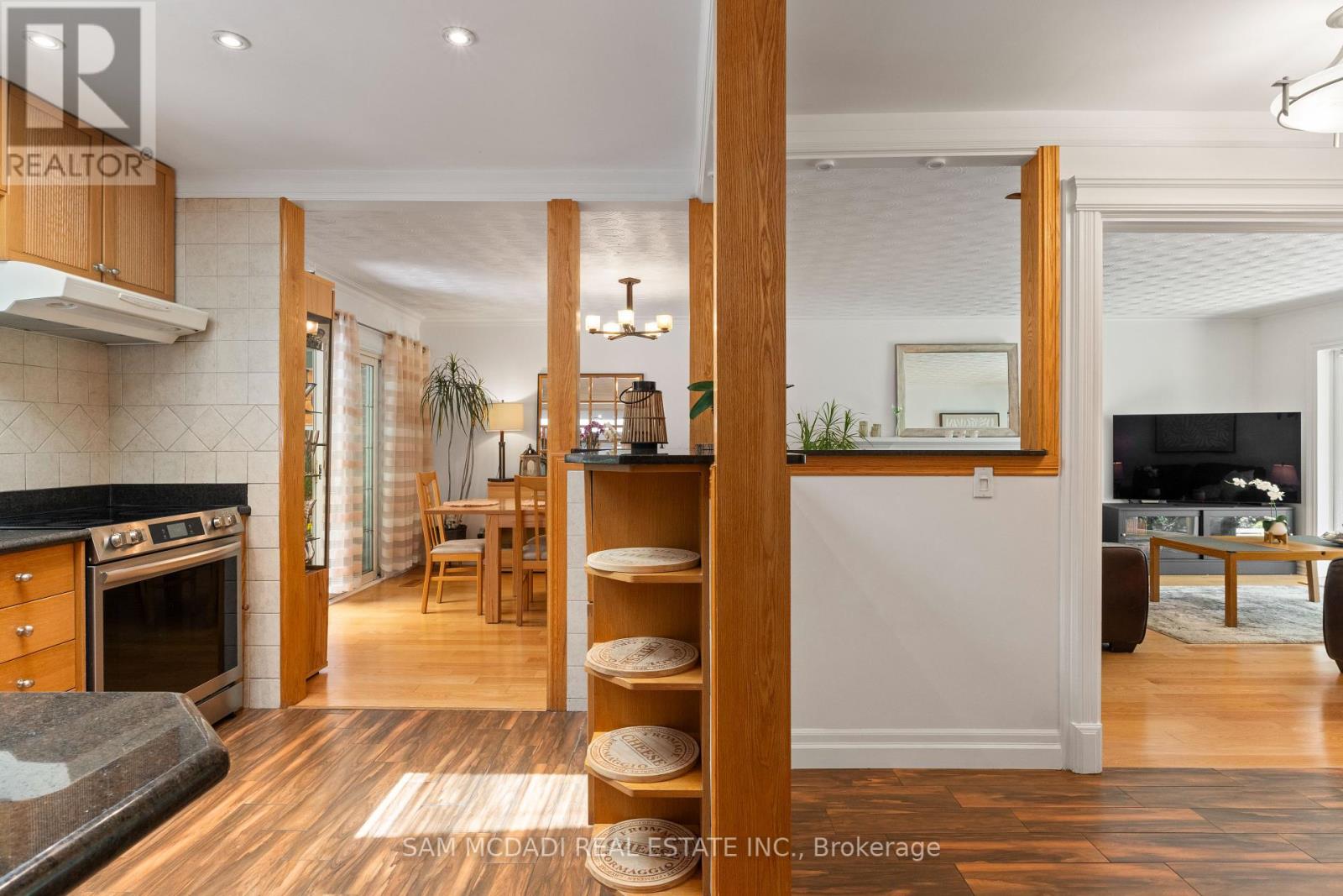 Photo 10 of 1300 Twin Oaks Dell, Mississauga ON