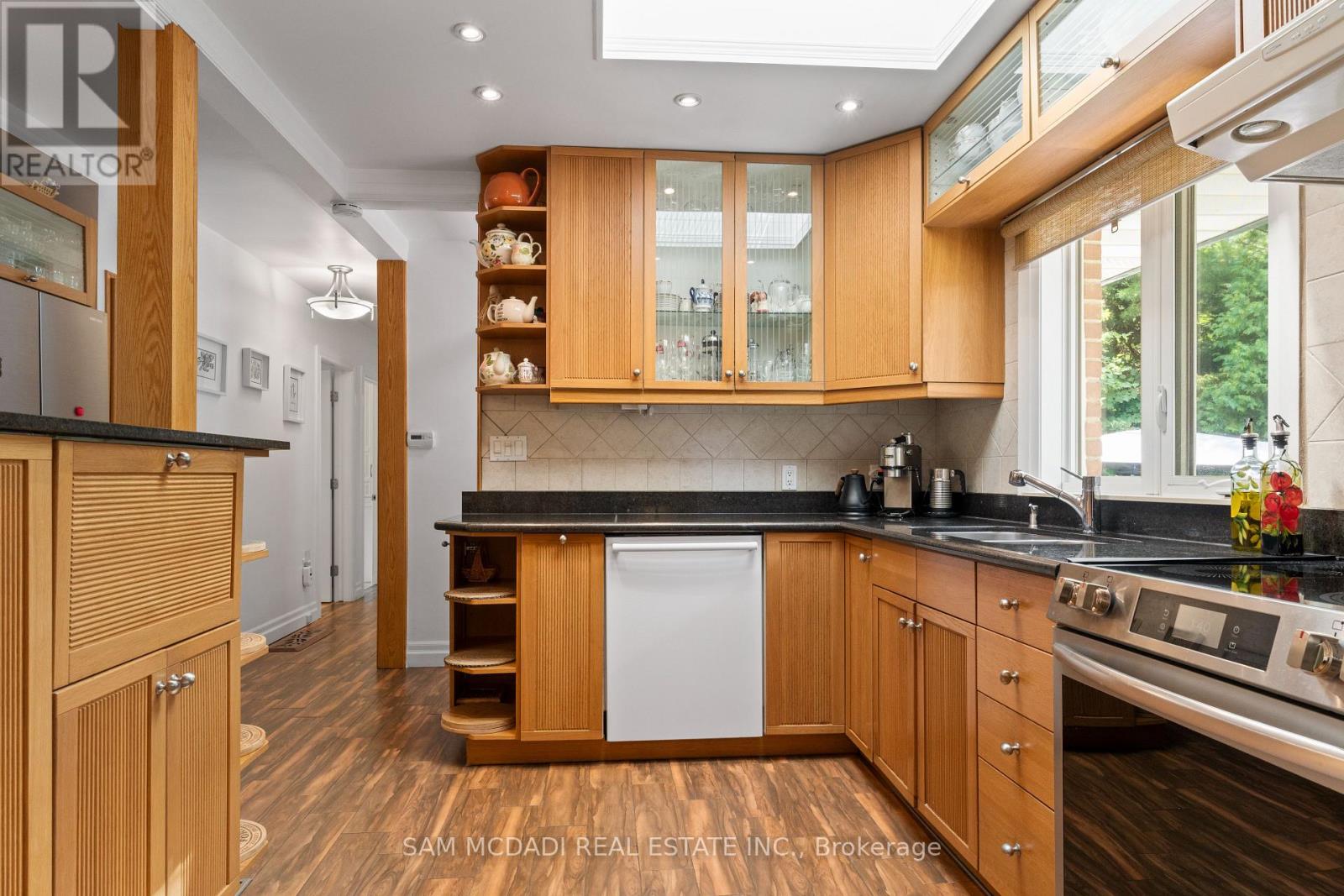 Photo 11 of 1300 Twin Oaks Dell, Mississauga ON