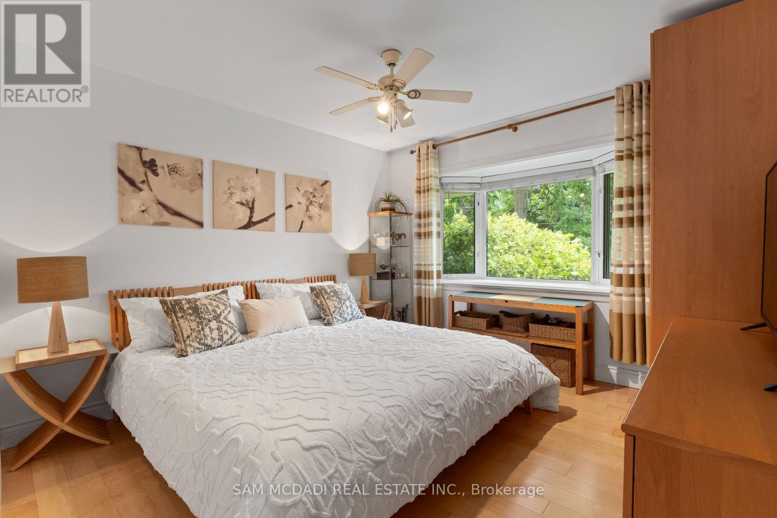 Photo 13 of 1300 Twin Oaks Dell, Mississauga ON