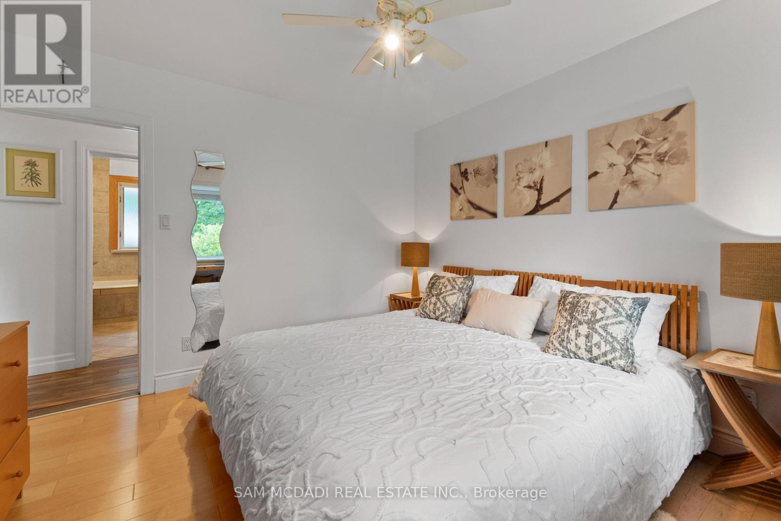 Photo 14 of 1300 Twin Oaks Dell, Mississauga ON
