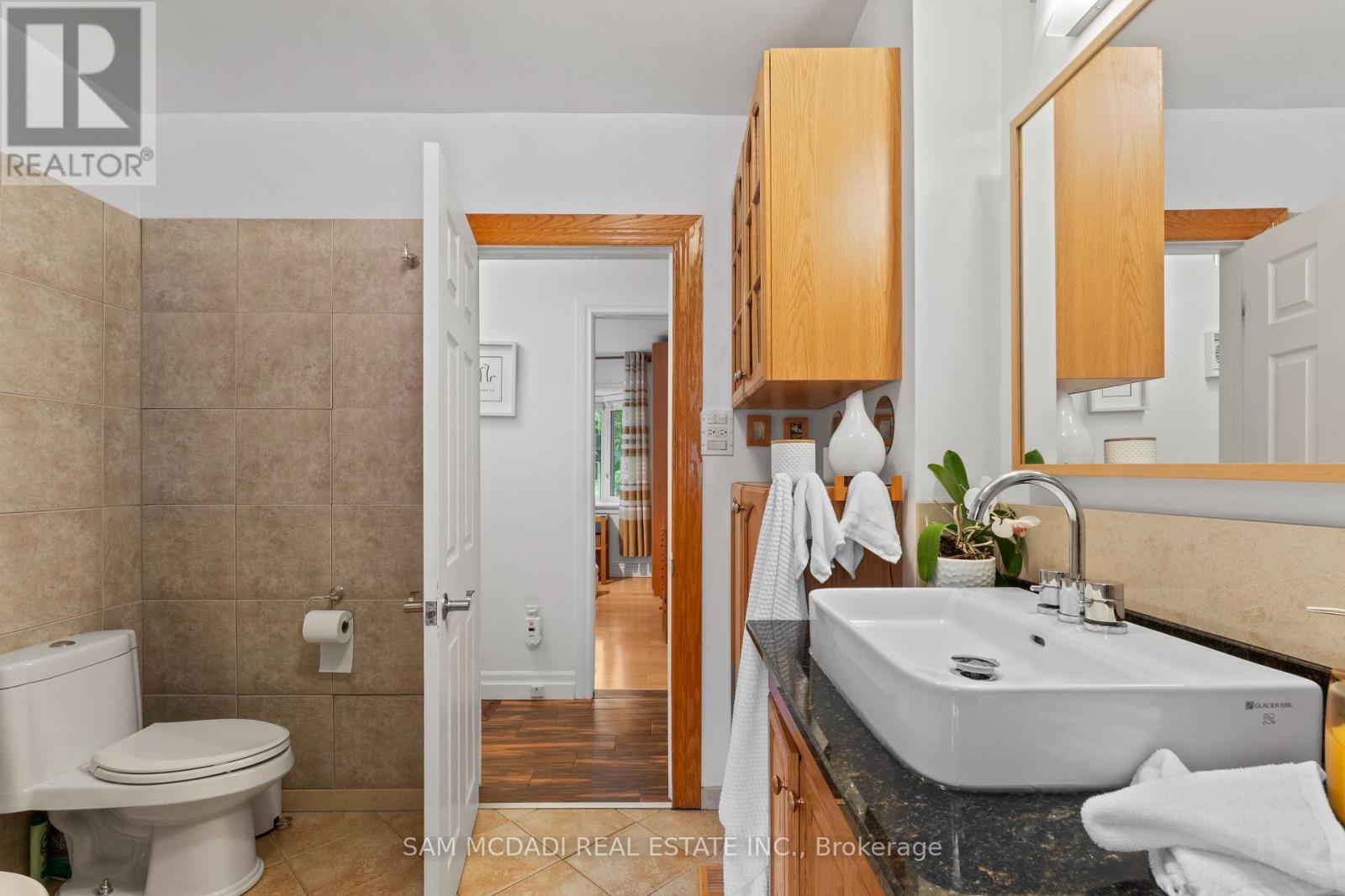 Photo 16 of 1300 Twin Oaks Dell, Mississauga ON