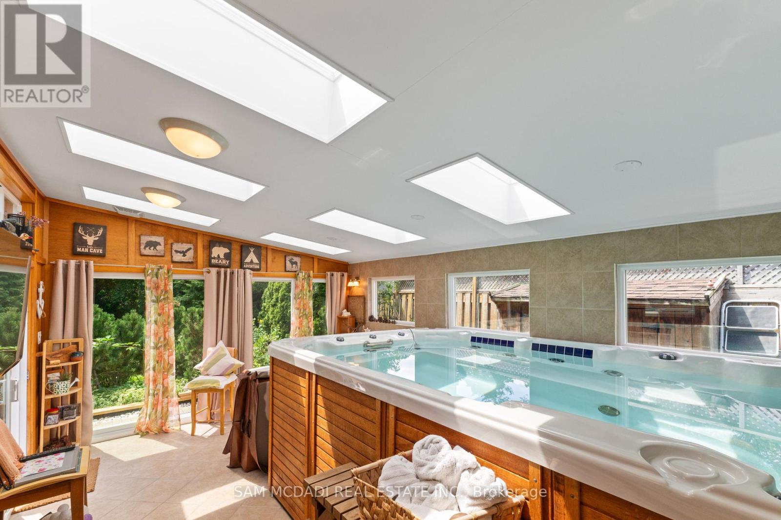 Photo 34 of 1300 Twin Oaks Dell, Mississauga ON