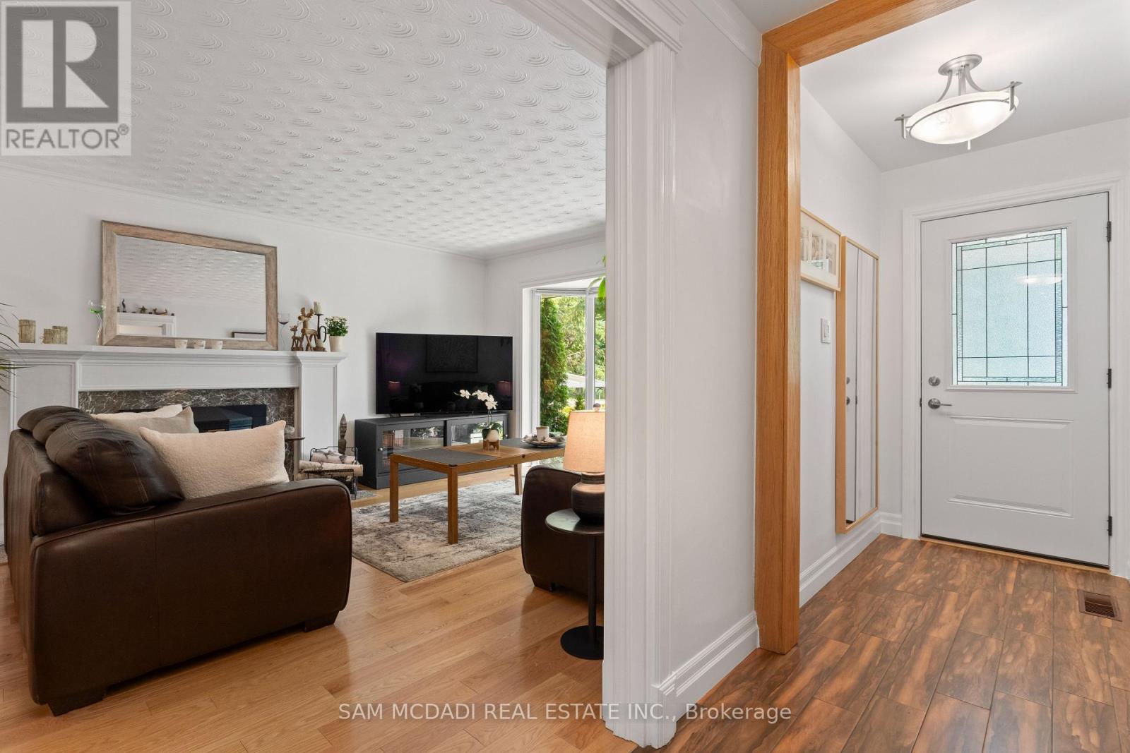 Photo 4 of 1300 Twin Oaks Dell, Mississauga ON