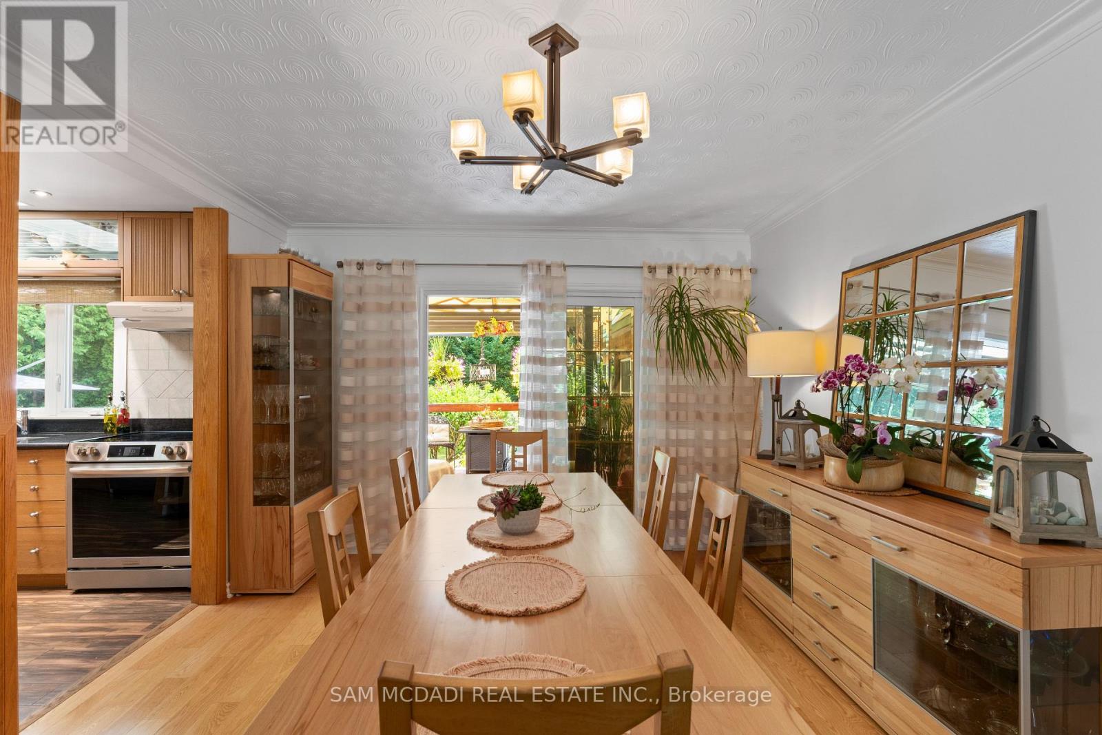 Photo 7 of 1300 Twin Oaks Dell, Mississauga ON
