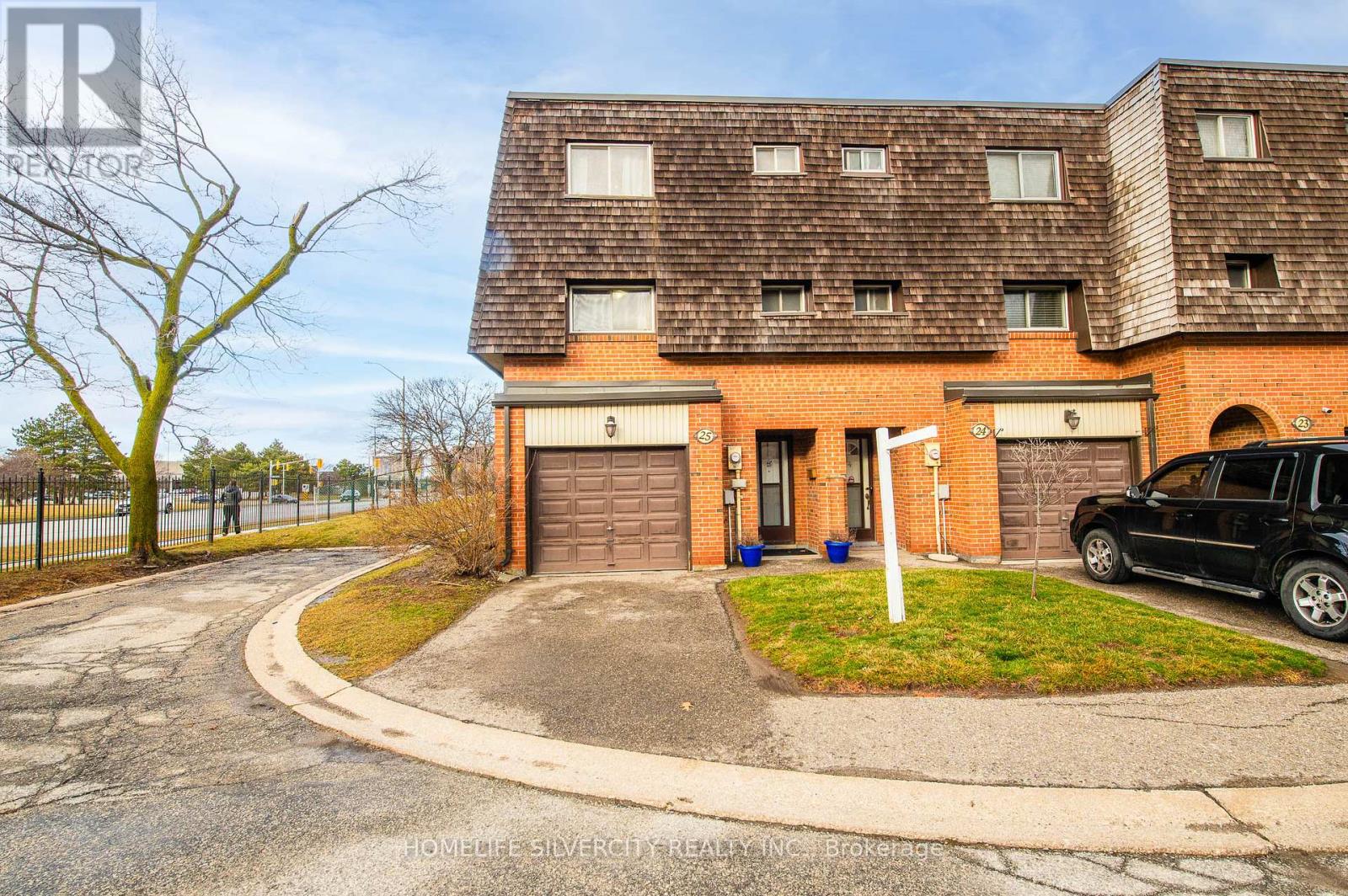 Photo 1 of 25 Briar Path, Brampton ON