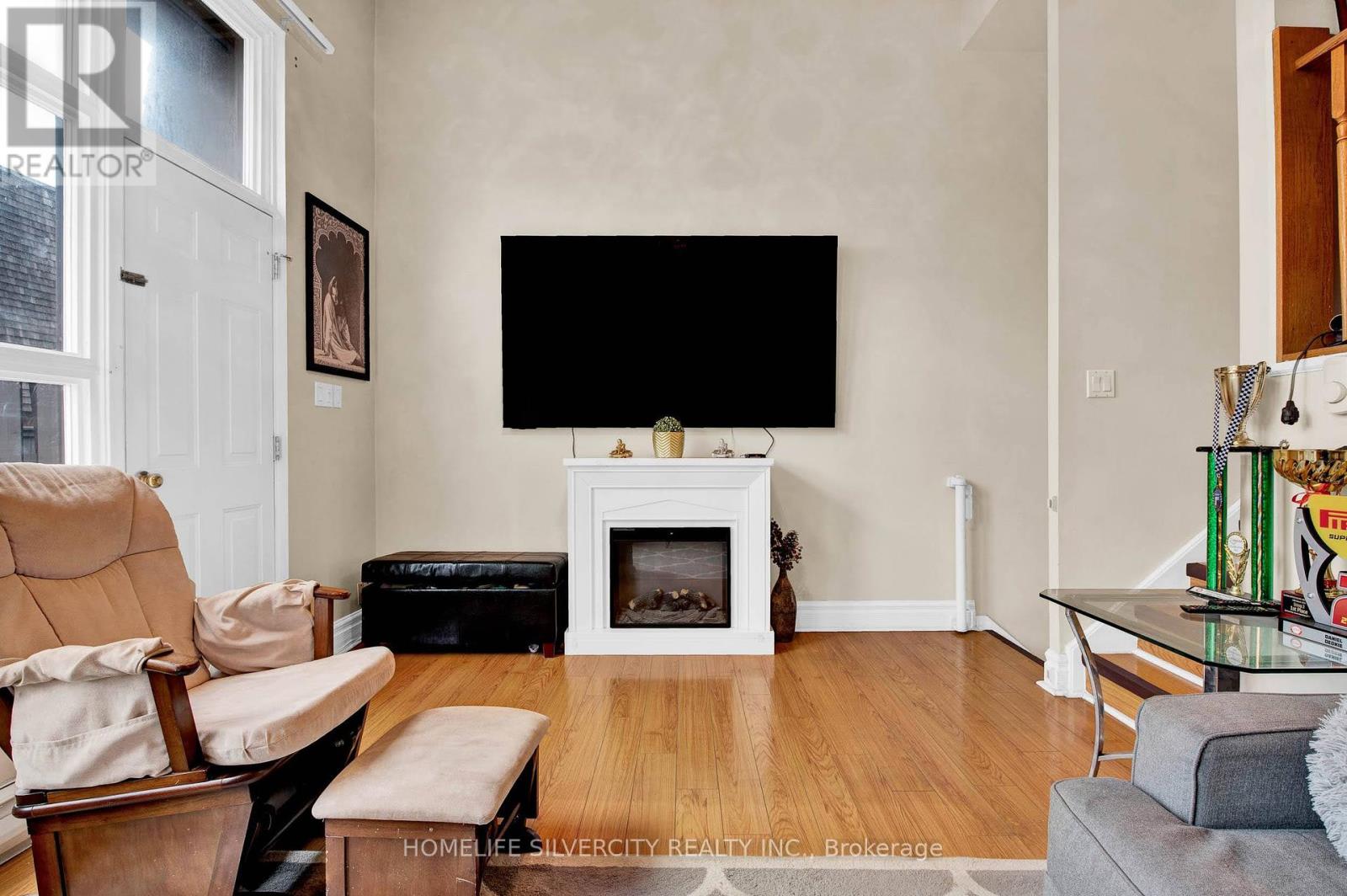 Photo 10 of 25 Briar Path, Brampton ON