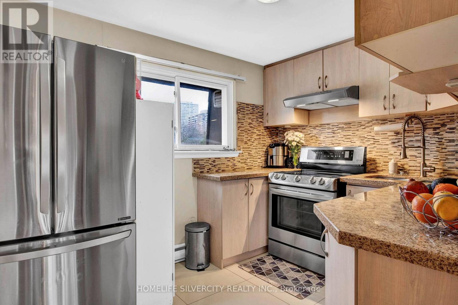 Photo 14 of 25 Briar Path, Brampton ON