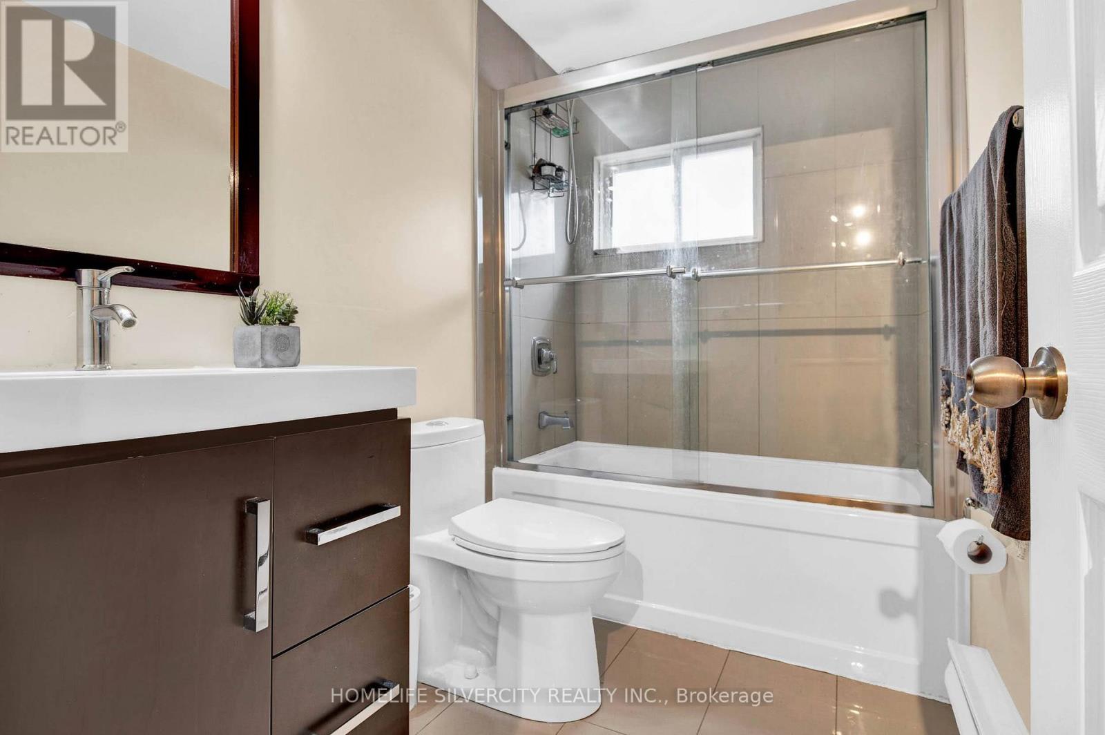 Photo 24 of 25 Briar Path, Brampton ON
