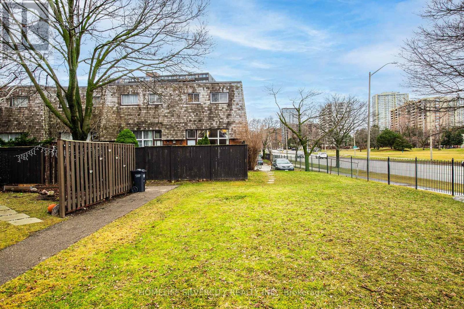 Photo 33 of 25 Briar Path, Brampton ON