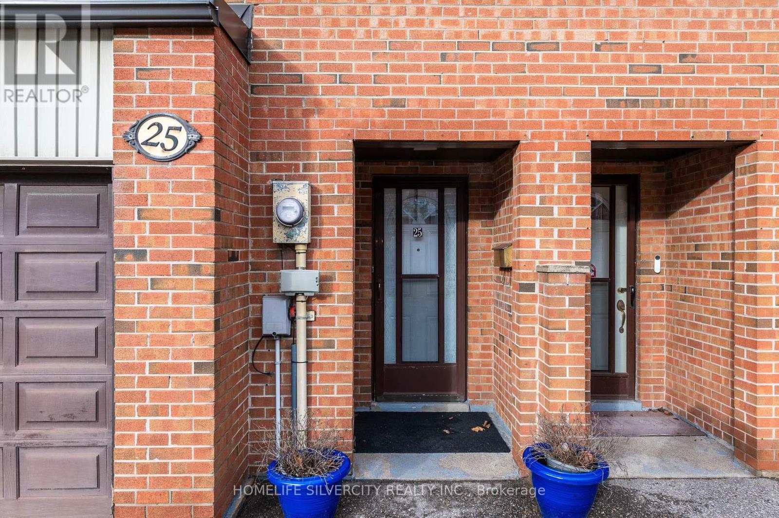 Photo 4 of 25 Briar Path, Brampton ON