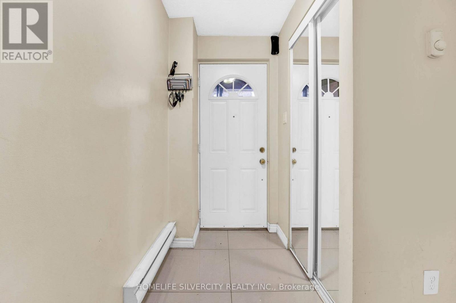 Photo 6 of 25 Briar Path, Brampton ON