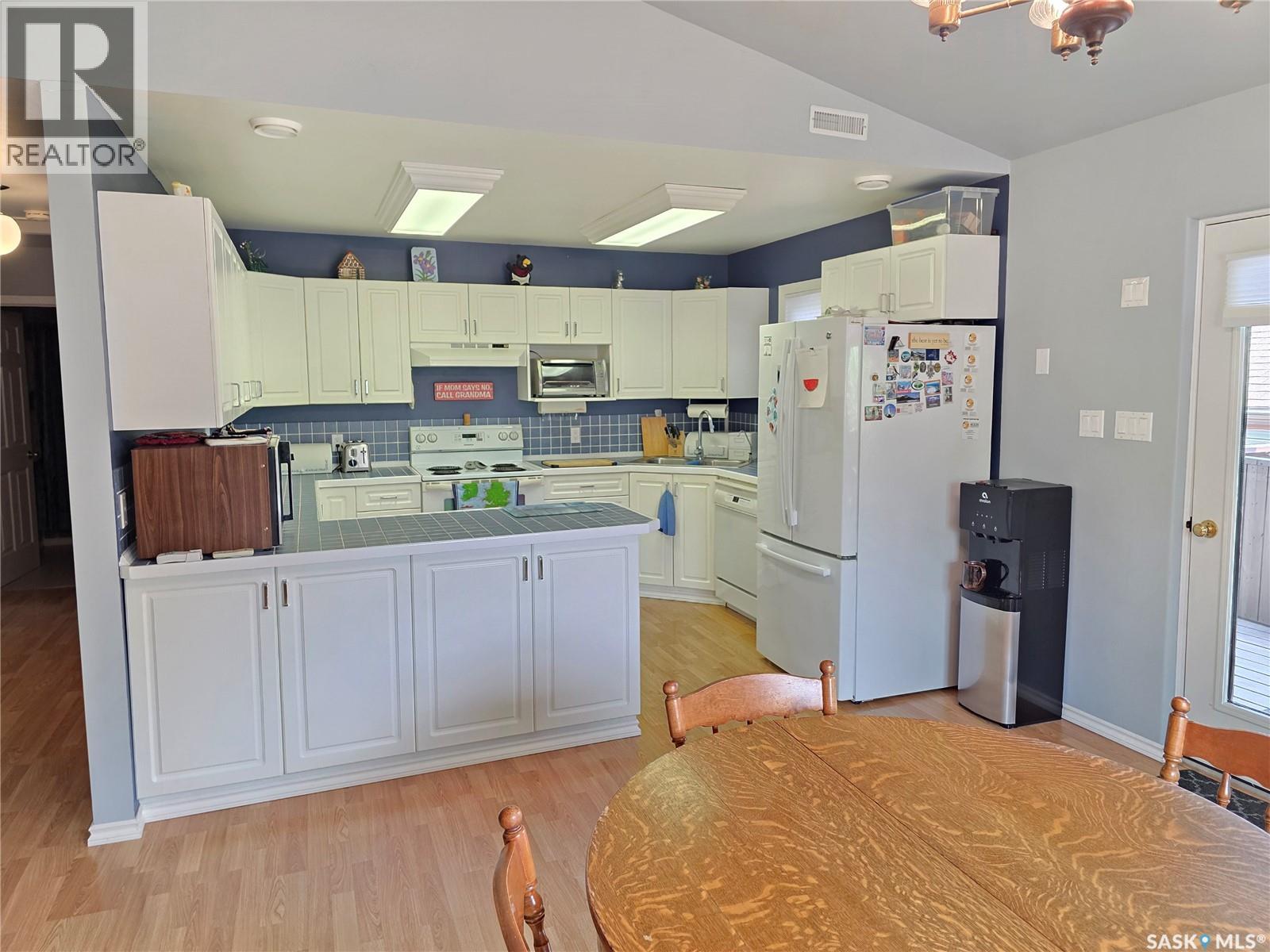 Photo 11 of 504 Mistusinne Crescent, Mistusinne SK