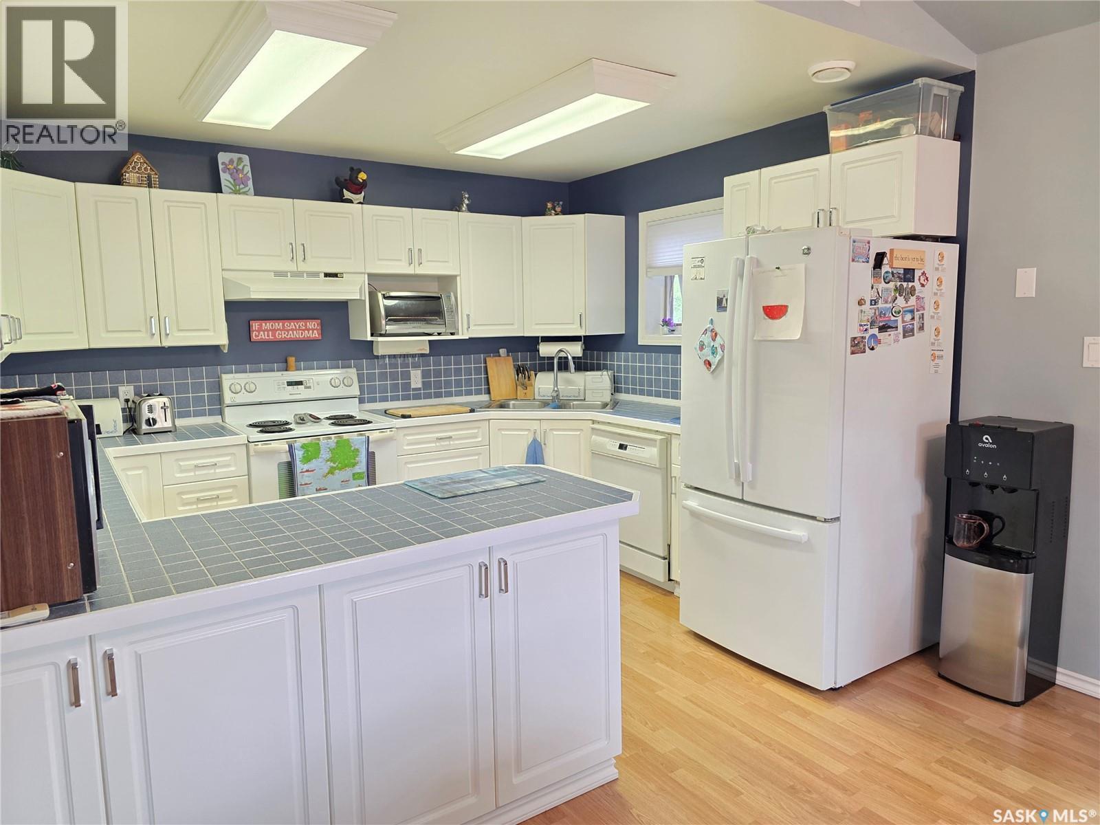 Photo 8 of 504 Mistusinne Crescent, Mistusinne SK