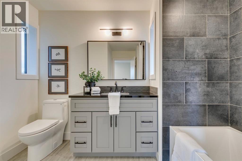 Photo 12 of 7722 47 Avenue Nw, Calgary AB
