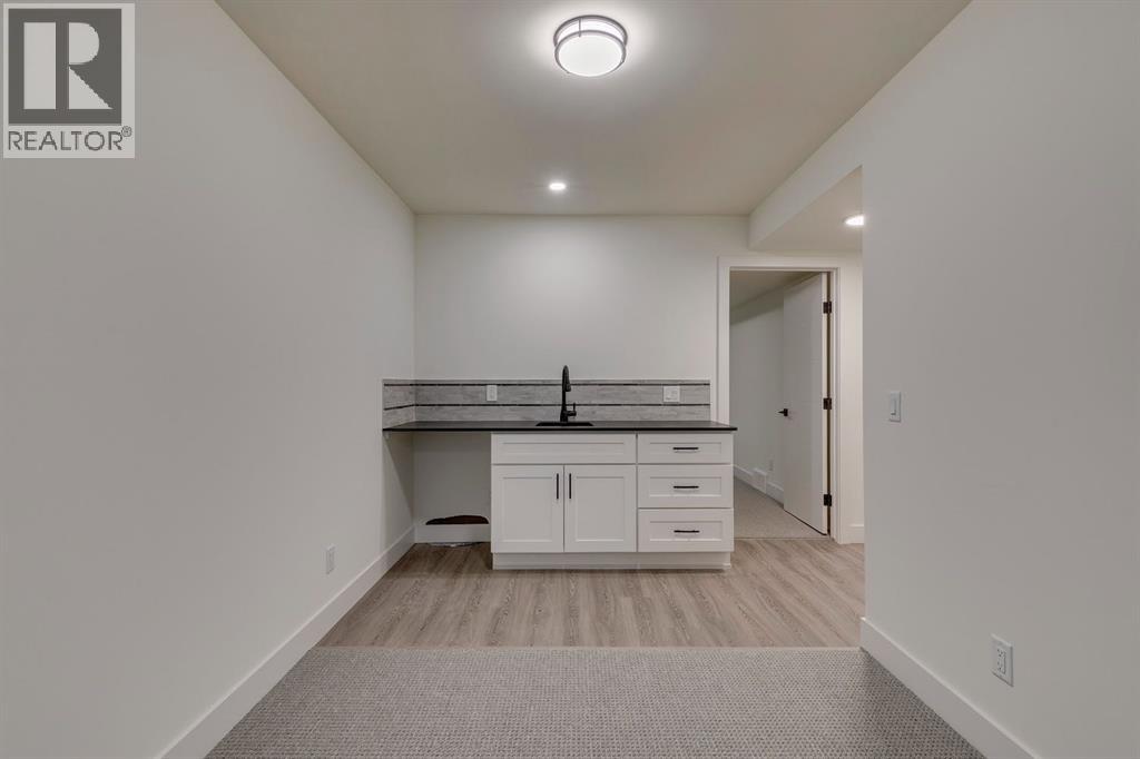 Photo 32 of 7722 47 Avenue Nw, Calgary AB