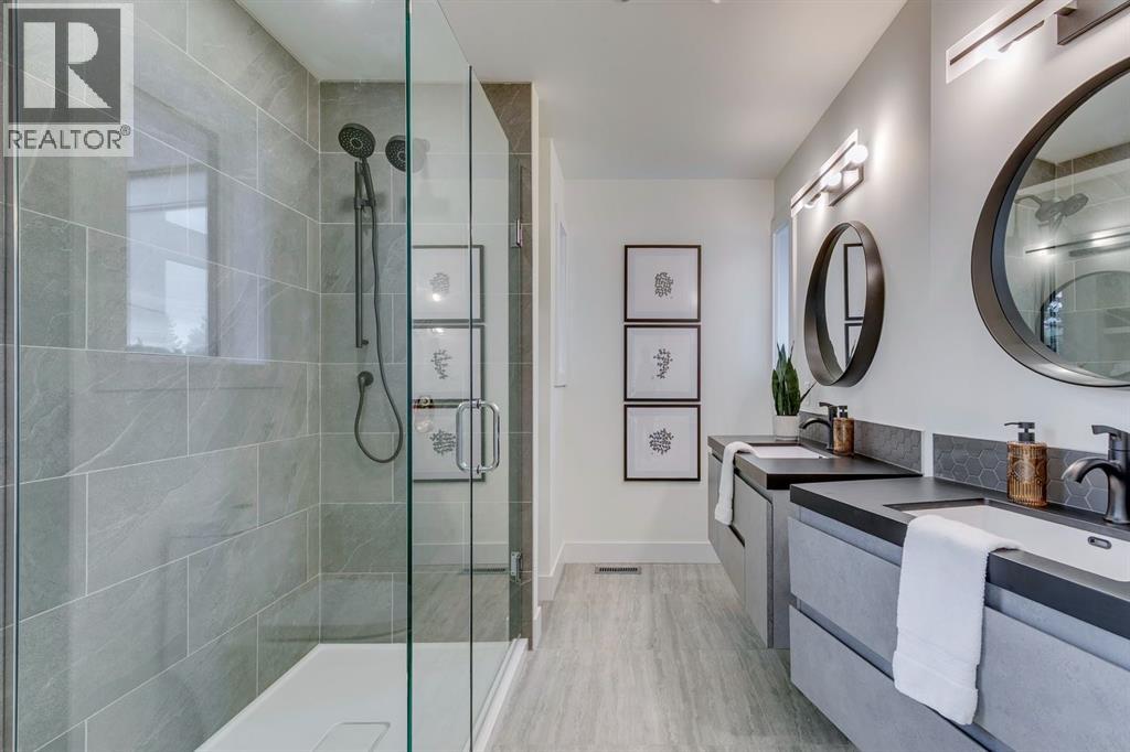 Photo 5 of 7722 47 Avenue Nw, Calgary AB