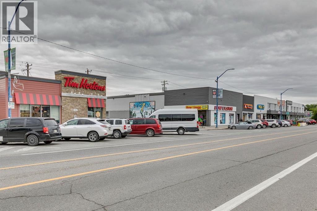 Photo 2 of 7722 47 Avenue Nw, Calgary AB