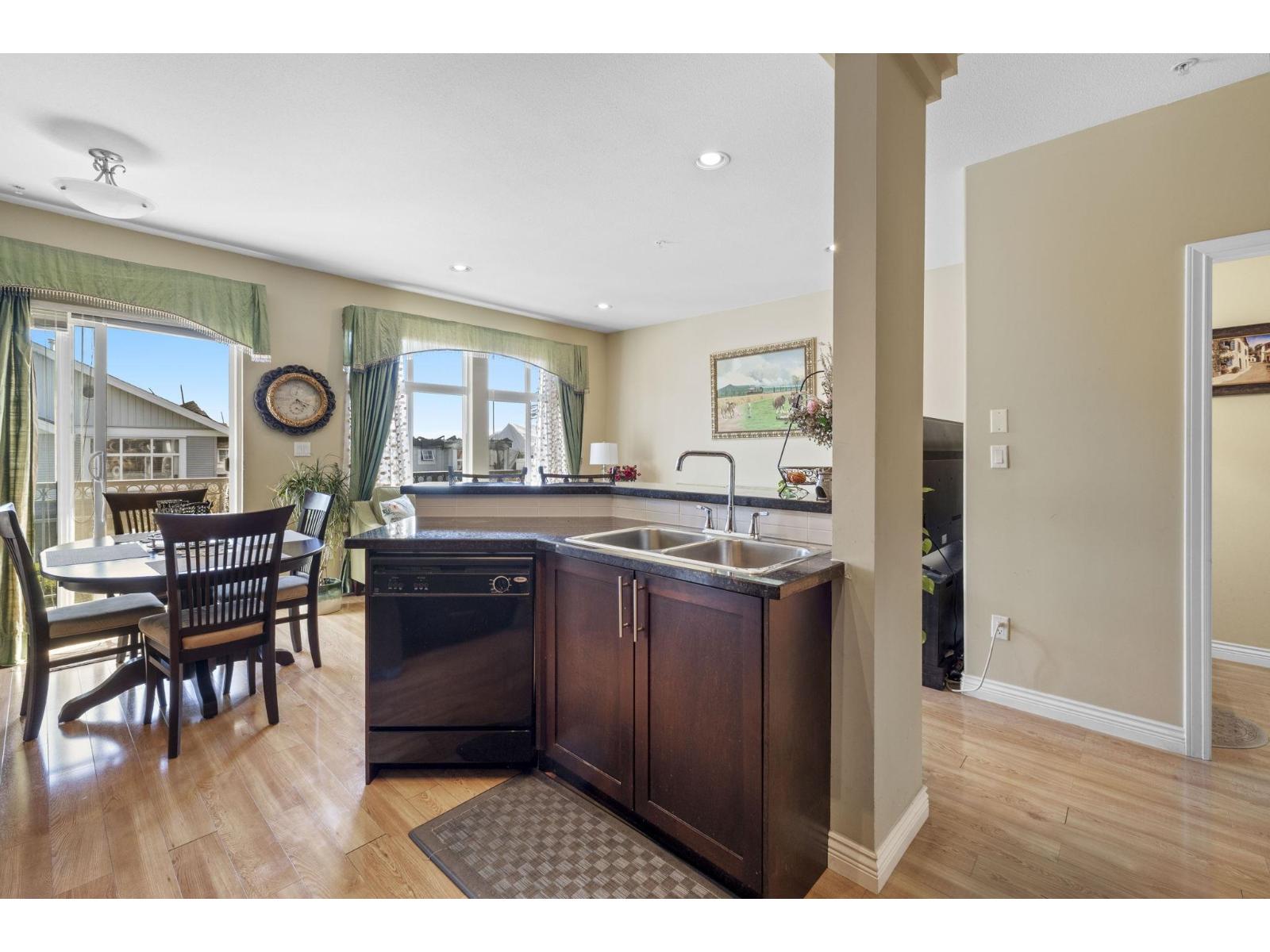 Photo 5 of 104 20449 66 Avenue, Langley BC