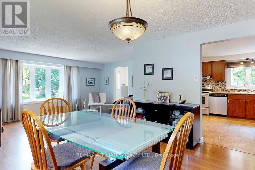 Photo 18 of 22 Red Maple Crescent, Ottawa ON