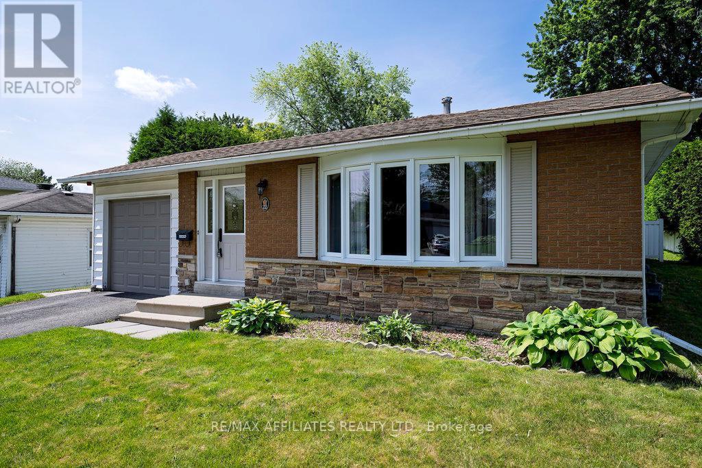 Photo 12 of 22 Red Maple Crescent, Ottawa ON
