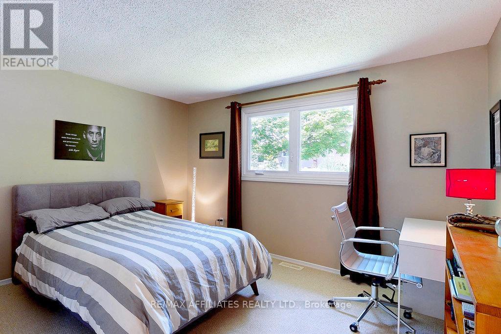 Photo 16 of 22 Red Maple Crescent, Ottawa ON