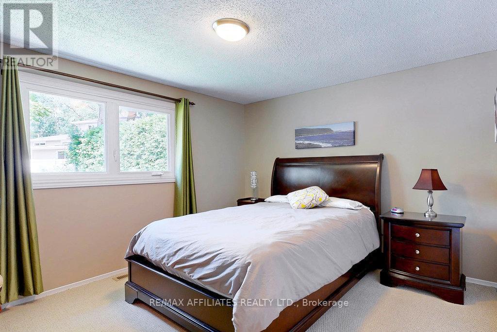 Photo 7 of 22 Red Maple Crescent, Ottawa ON