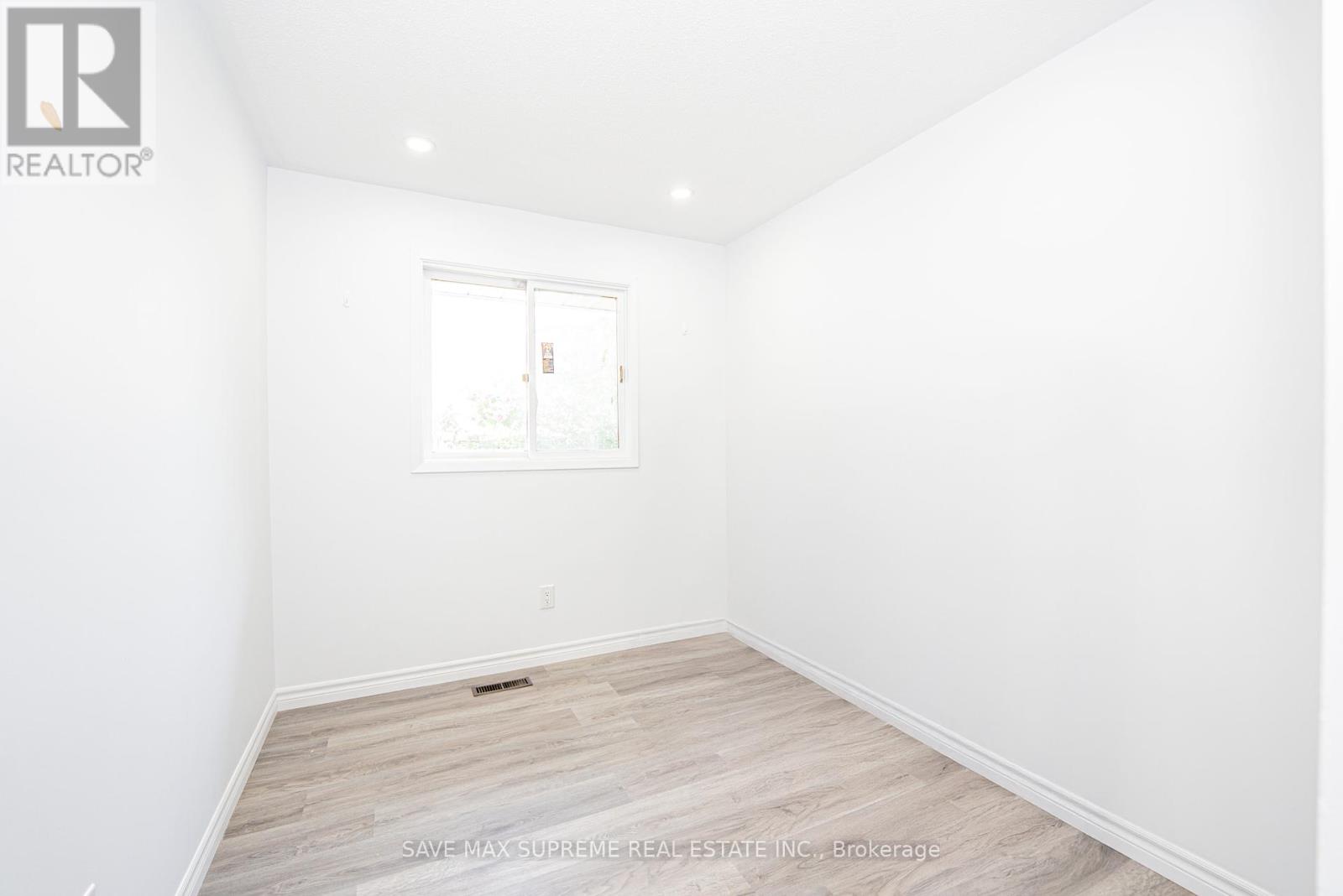 Photo 31 of 29 Renny Crescent, London South ON