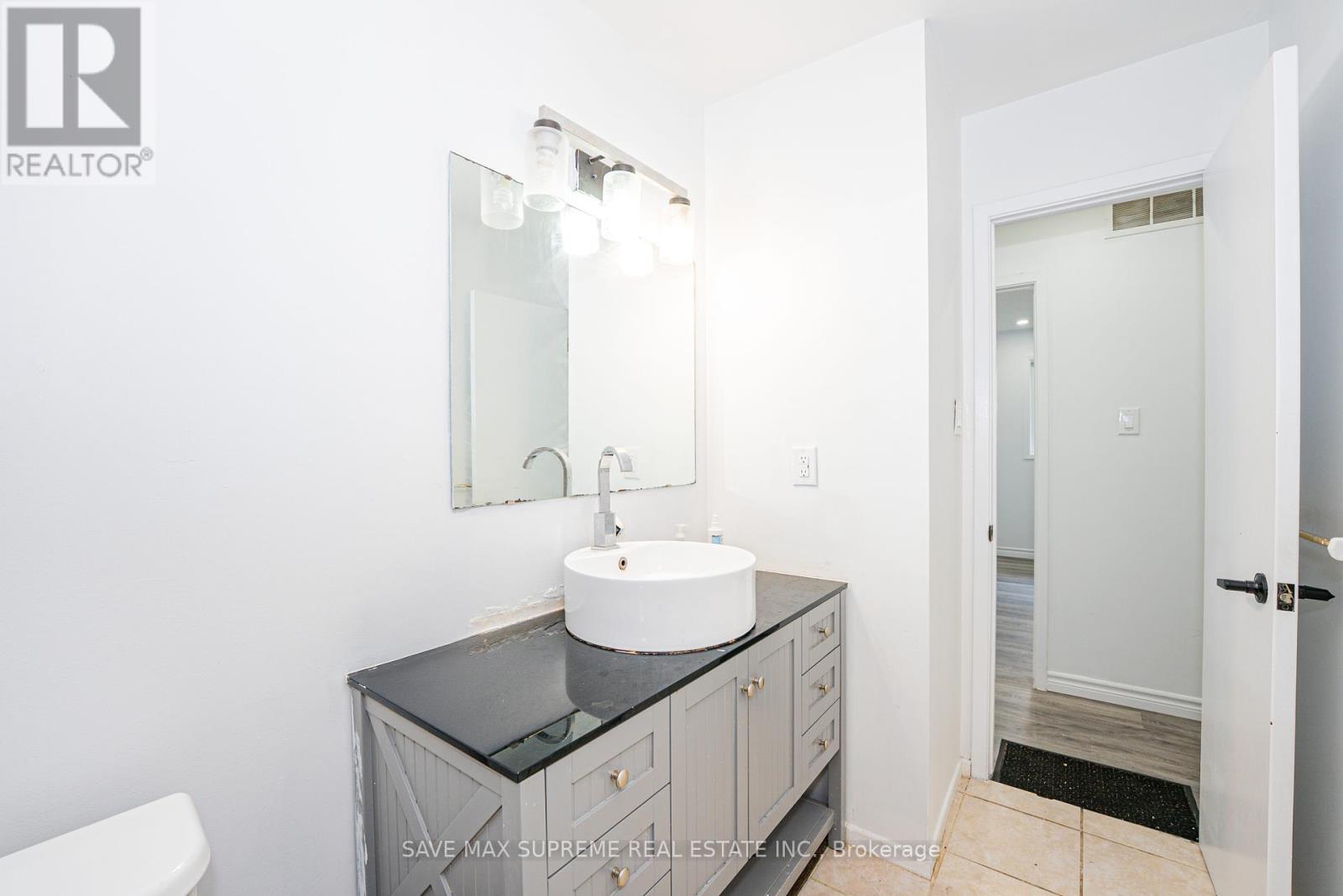 Photo 29 of 29 Renny Crescent, London South ON