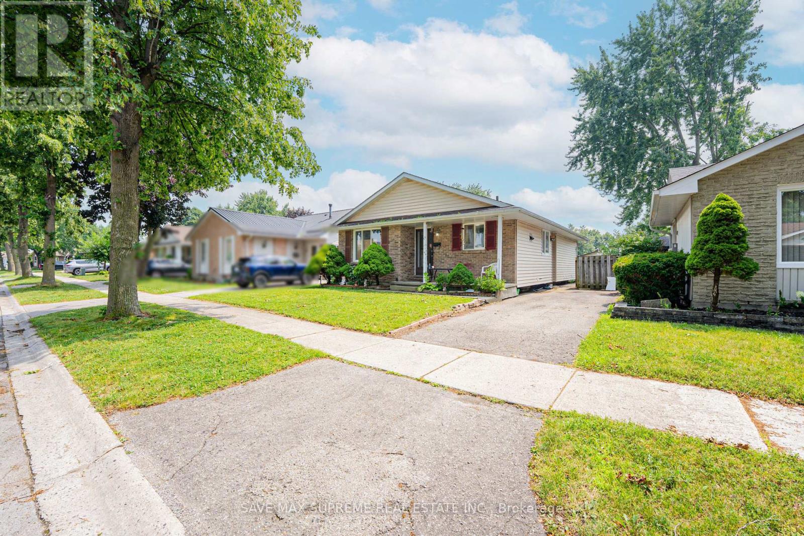 Photo 2 of 29 Renny Crescent, London South ON