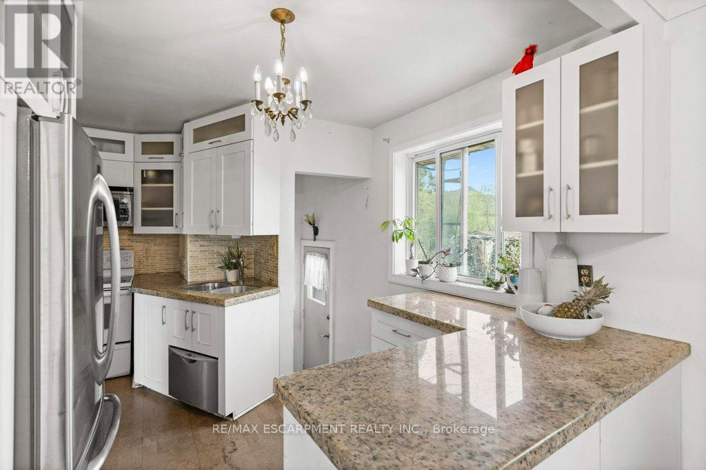 Photo 13 of 630 Westview Avenue, Hamilton ON