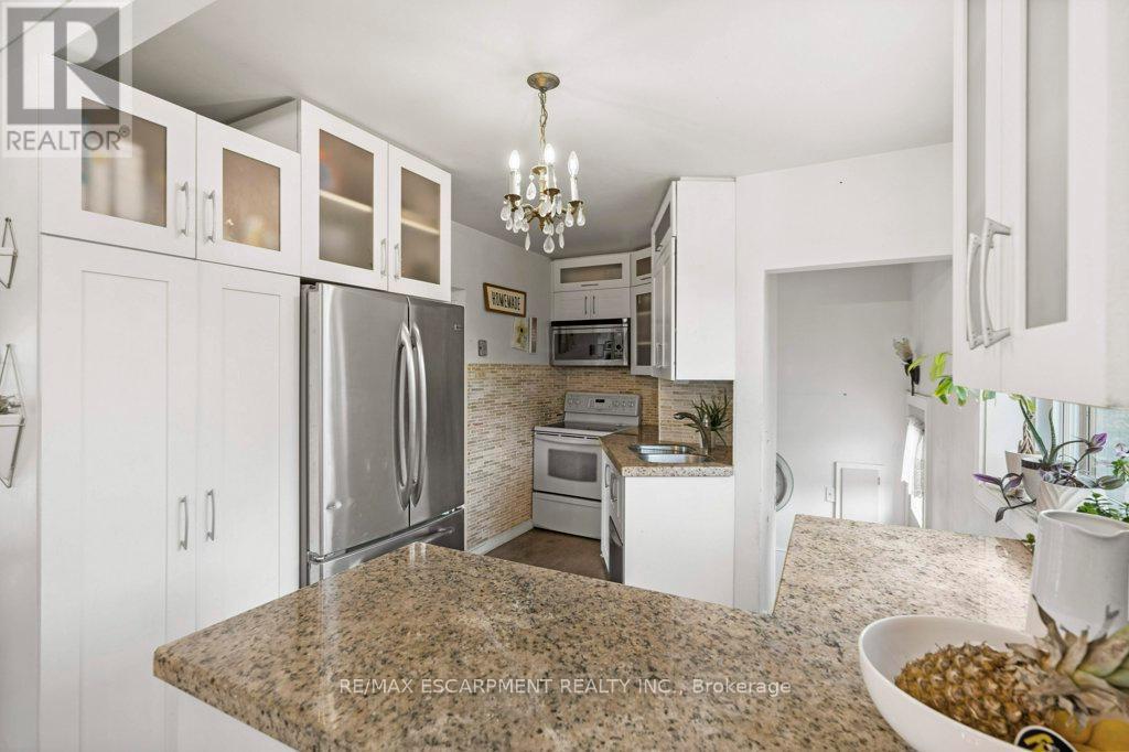 Photo 14 of 630 Westview Avenue, Hamilton ON