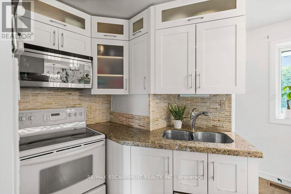 Photo 16 of 630 Westview Avenue, Hamilton ON