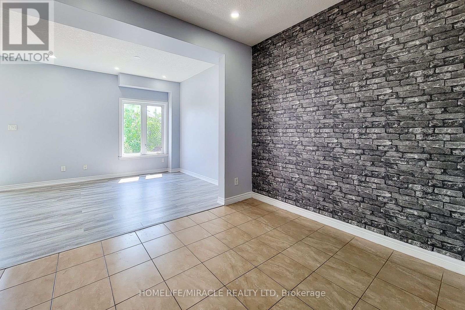 Photo 34 of 77 Highgate Drive, Hamilton ON