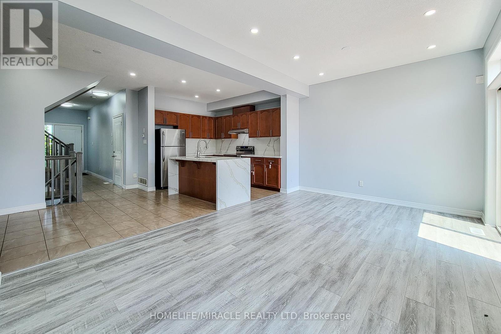 Photo 20 of 77 Highgate Drive, Hamilton ON