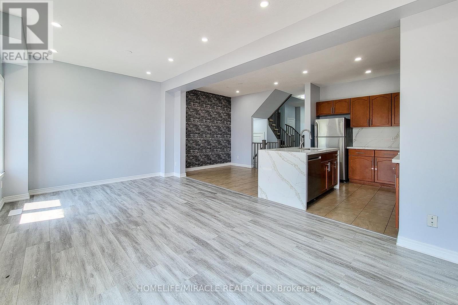 Photo 42 of 77 Highgate Drive, Hamilton ON