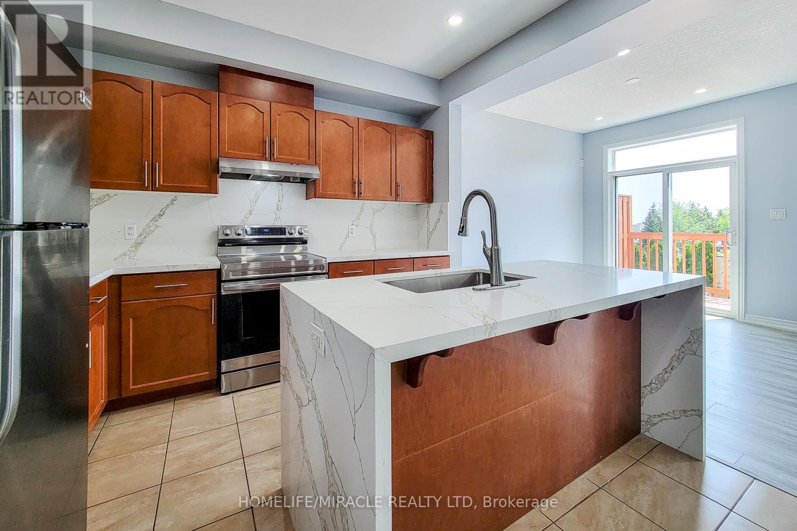 Photo 39 of 77 Highgate Drive, Hamilton ON