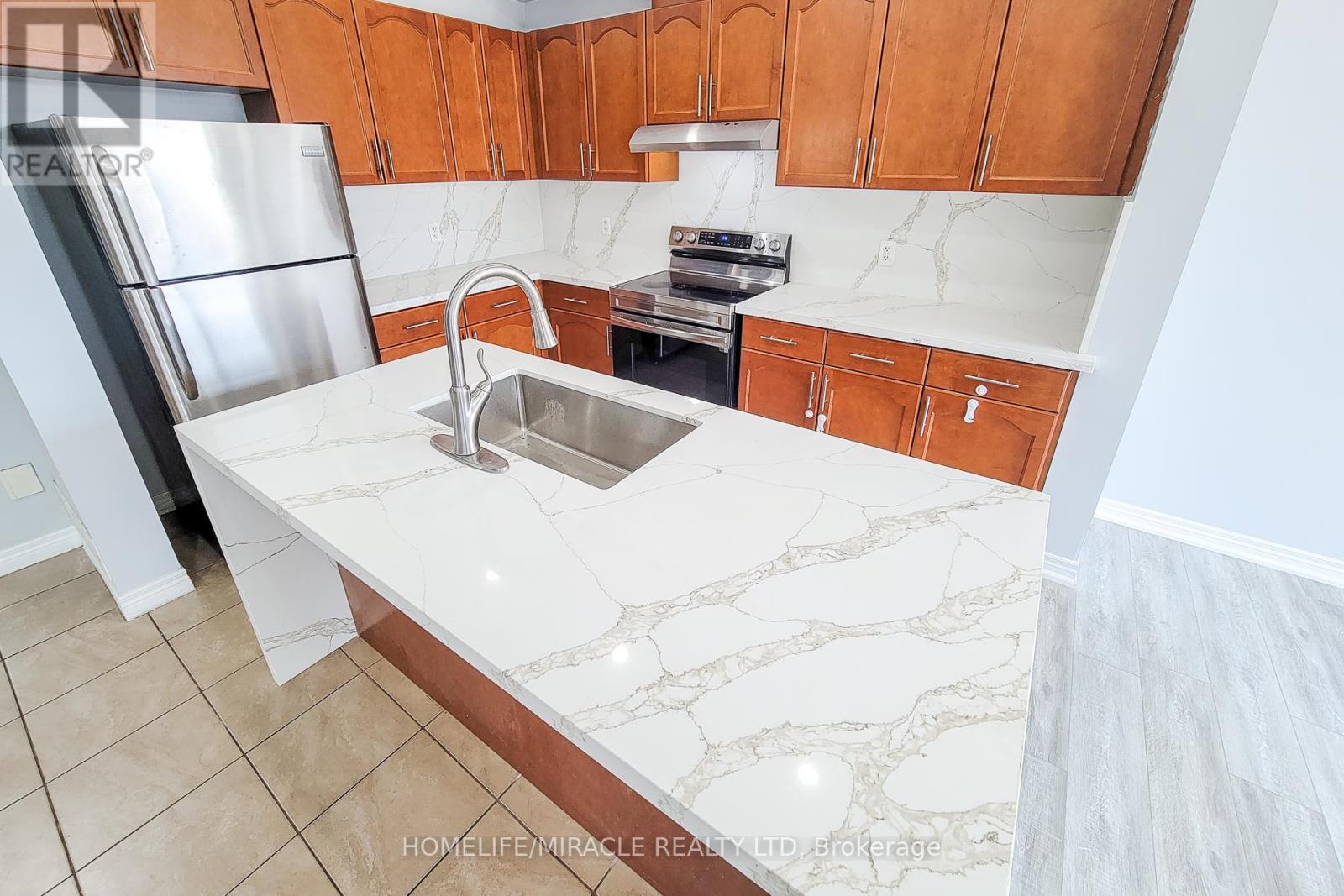 Photo 9 of 77 Highgate Drive, Hamilton ON