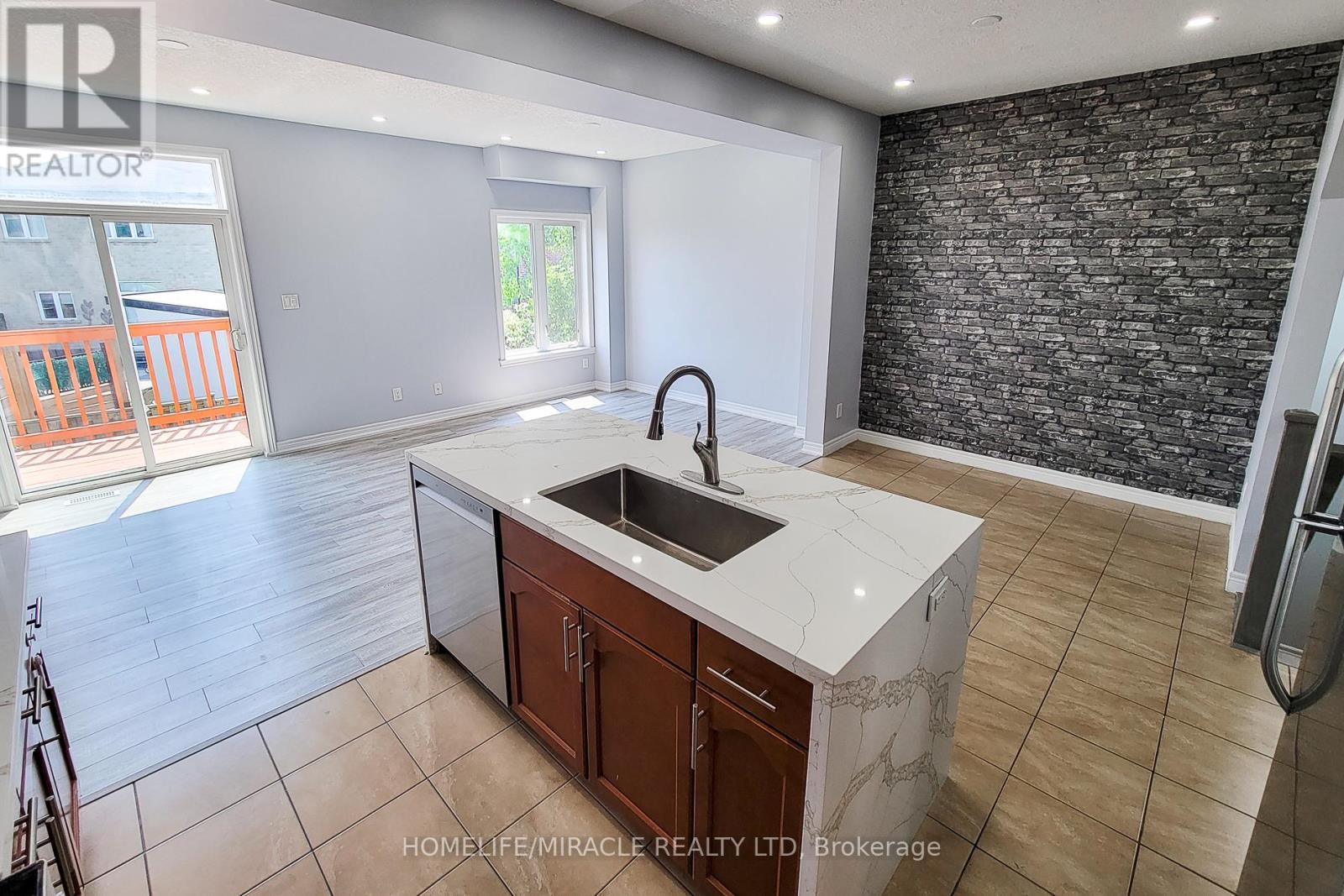 Photo 13 of 77 Highgate Drive, Hamilton ON