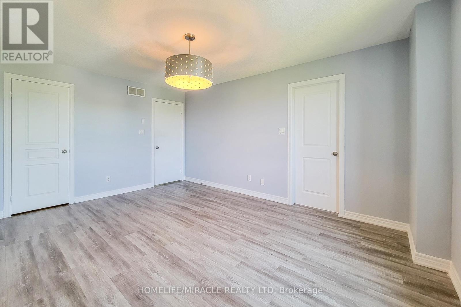 Photo 2 of 77 Highgate Drive, Hamilton ON