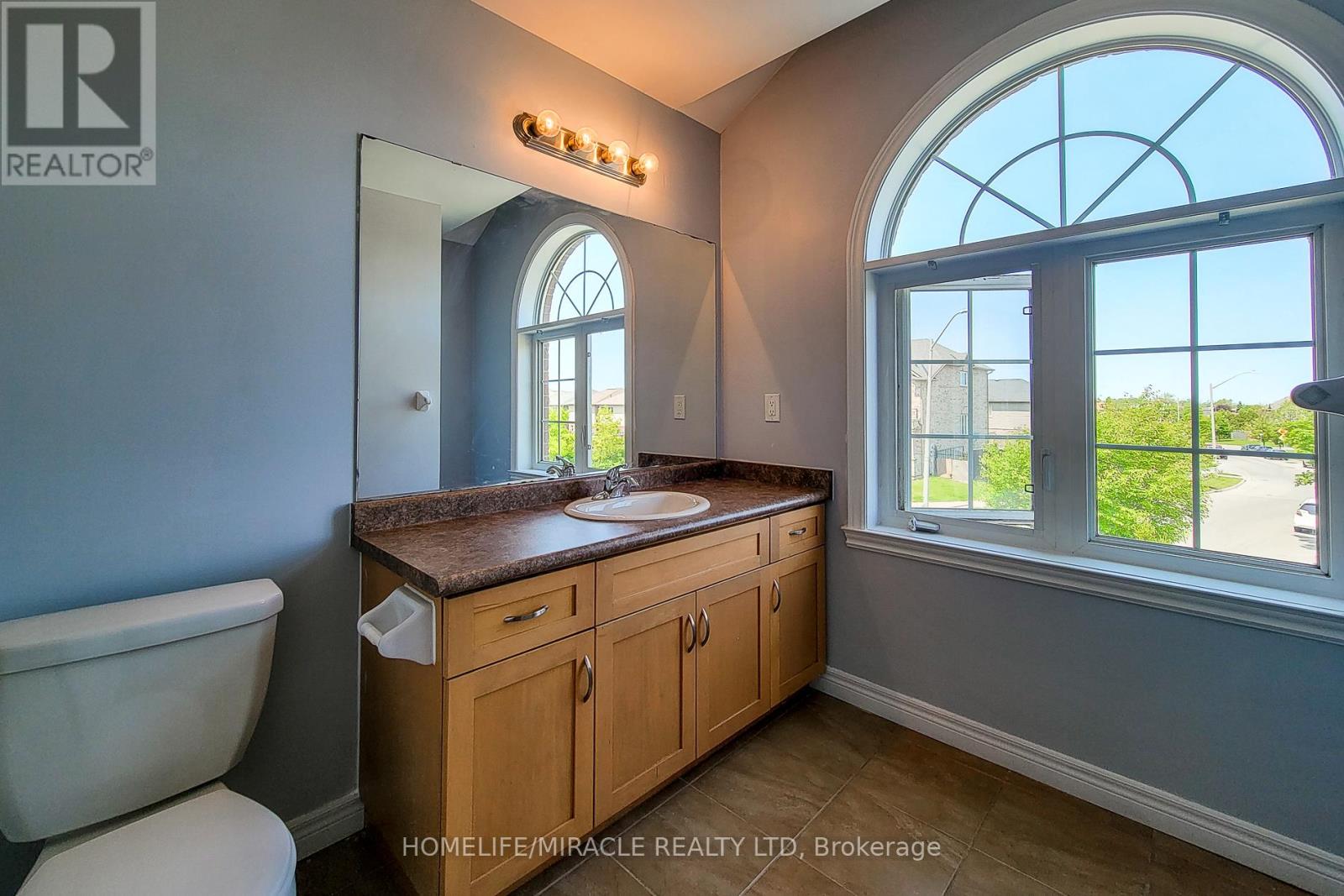 Photo 29 of 77 Highgate Drive, Hamilton ON