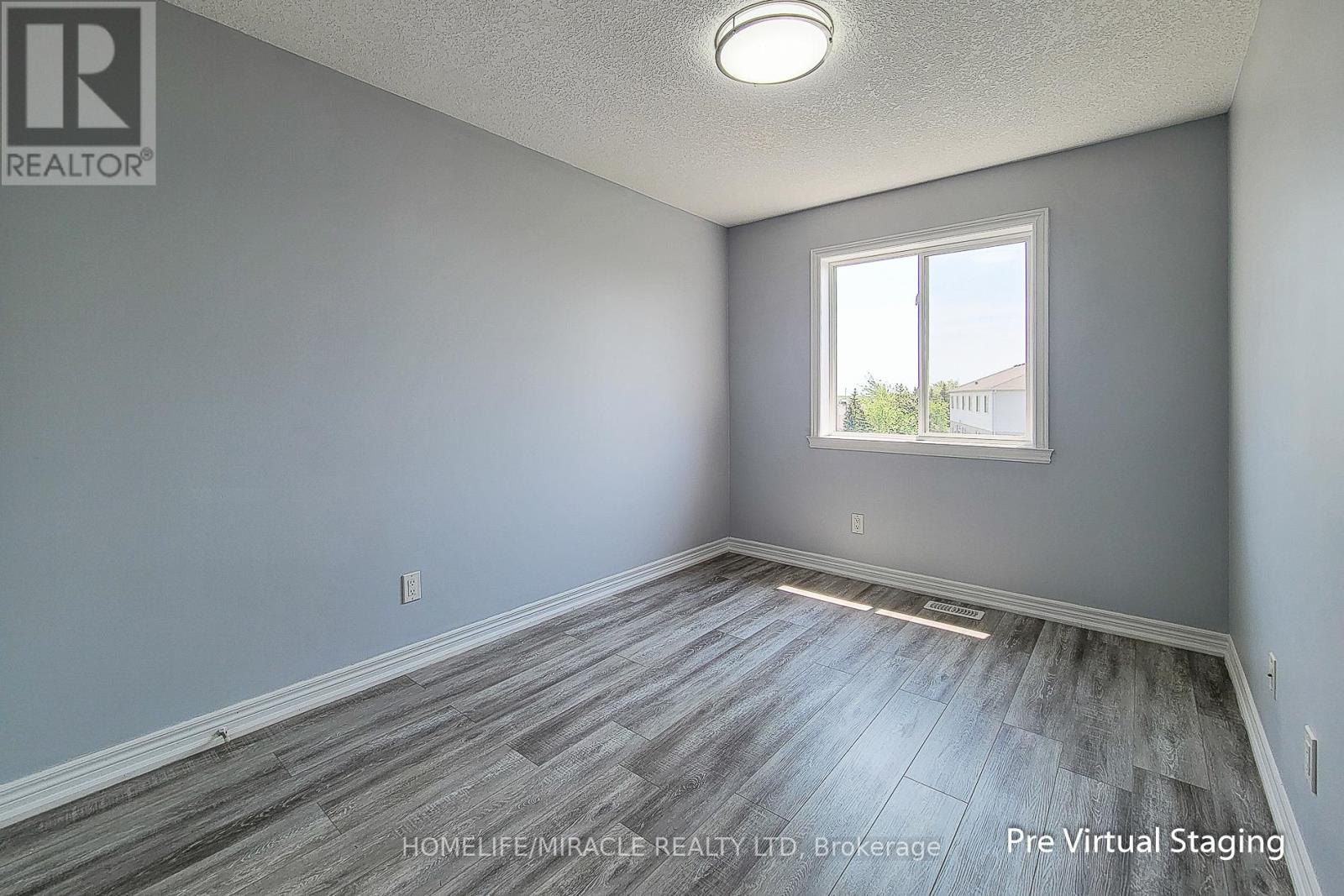 Photo 25 of 77 Highgate Drive, Hamilton ON