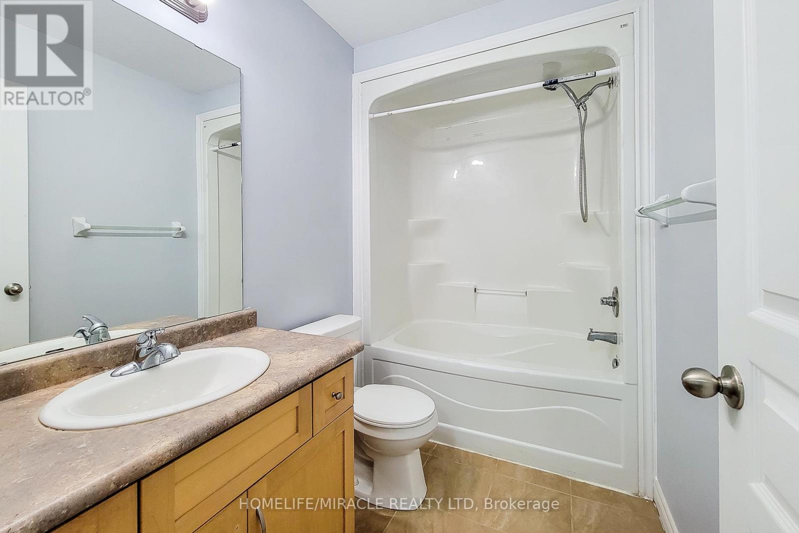 Photo 24 of 77 Highgate Drive, Hamilton ON